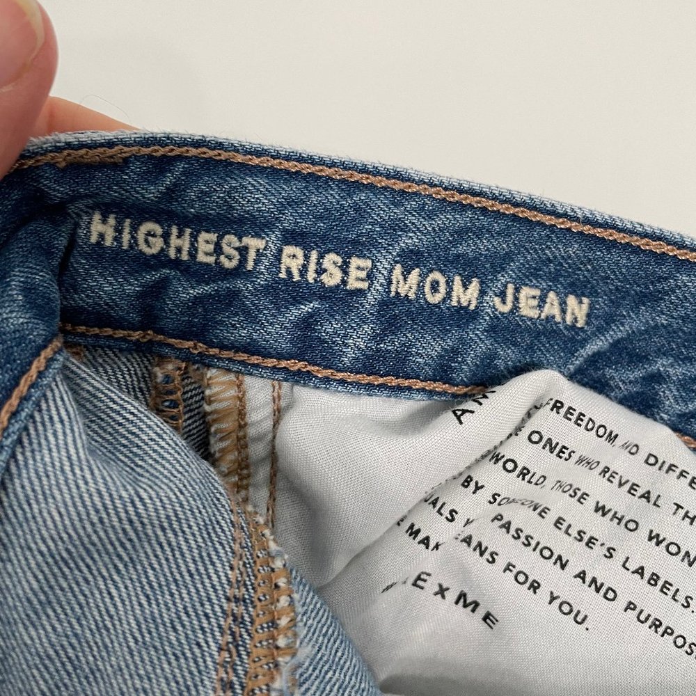 American Eagle Highest Rise Mom Jeans Destroyed Destructed Medium Blue Wash - Picture 5 of 11